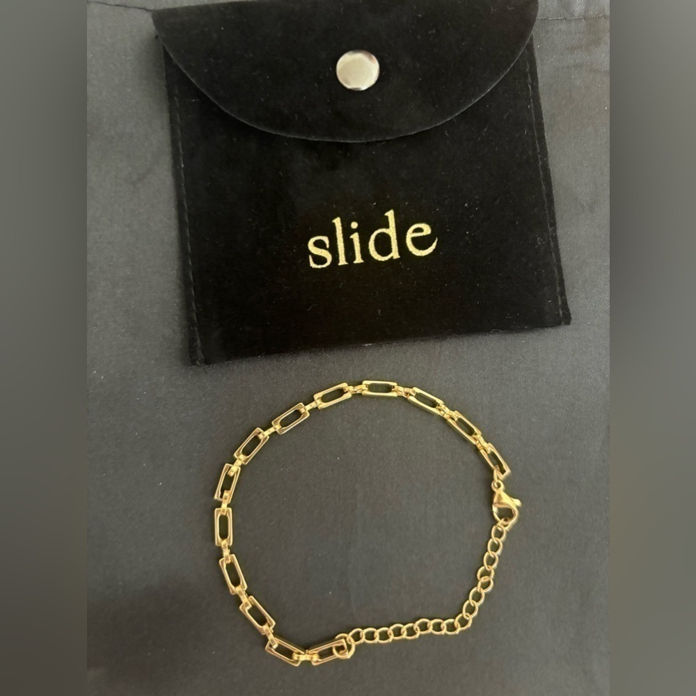 🔥NWOT 18k Gold Plating Bracelet Stainless Steel Base Waterproof Tarnish Free 🔥 - Picture 1 of 2